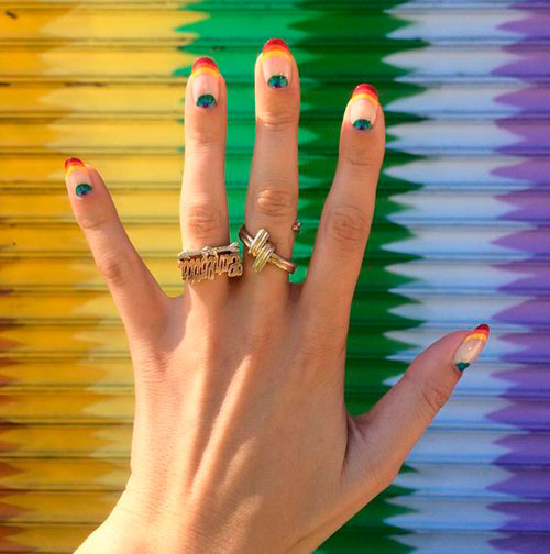 nail art espaço negativo formato de arco-íris