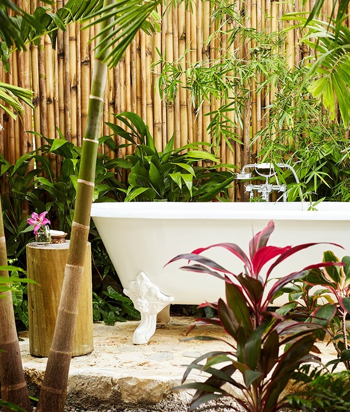banheira ao ar livre no hotel golden eye jamaica jardim jacuzzi vitoriana