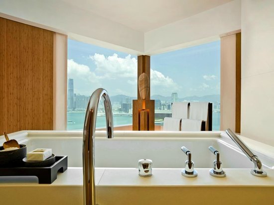 banheira com a melhor vista em hong kong the upper house moderna hotel de luxo impressionante