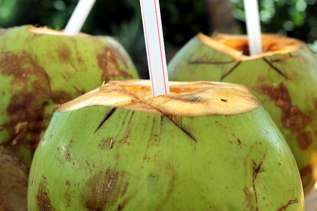 água de coco cura ressaca